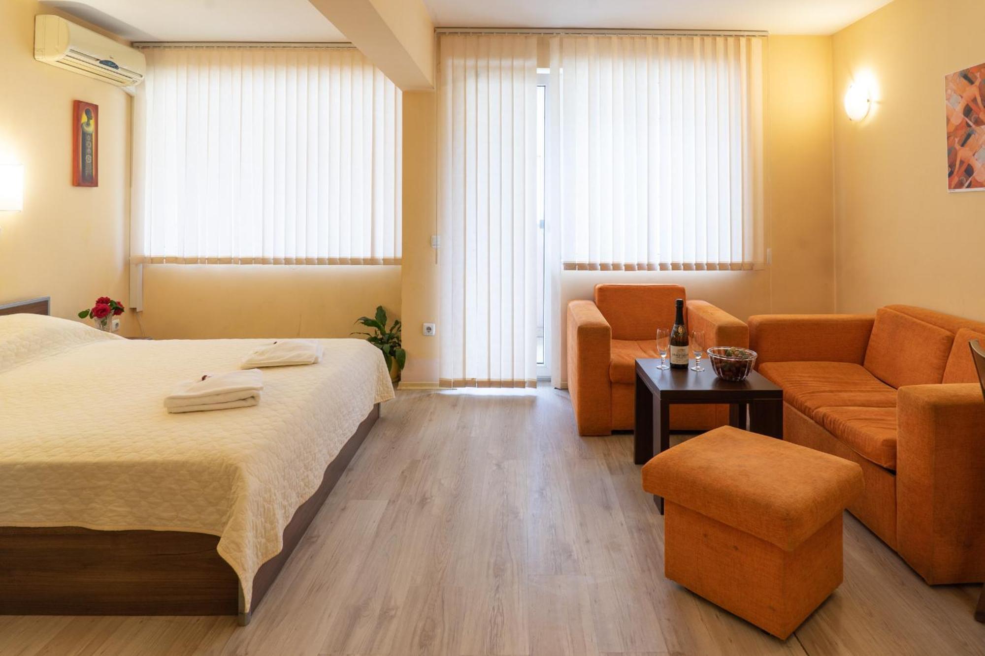 Family Hotel Gran Ivan Varna Exterior photo