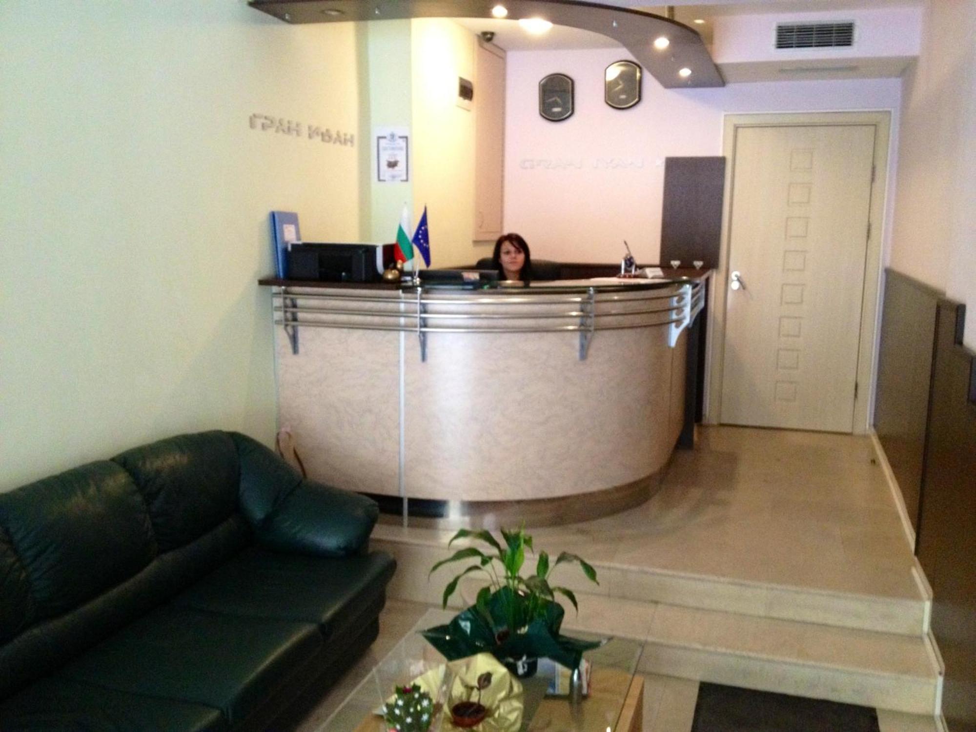 Family Hotel Gran Ivan Varna Exterior photo